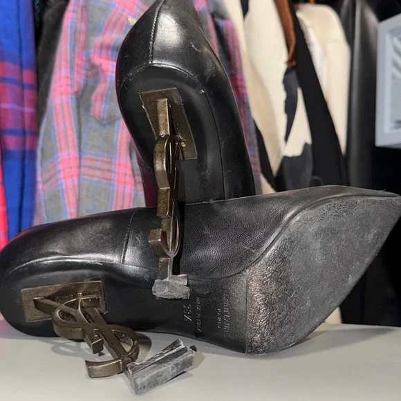 Saint Laurent Black Leather YSL Logo Heels - Picture 6 of 6